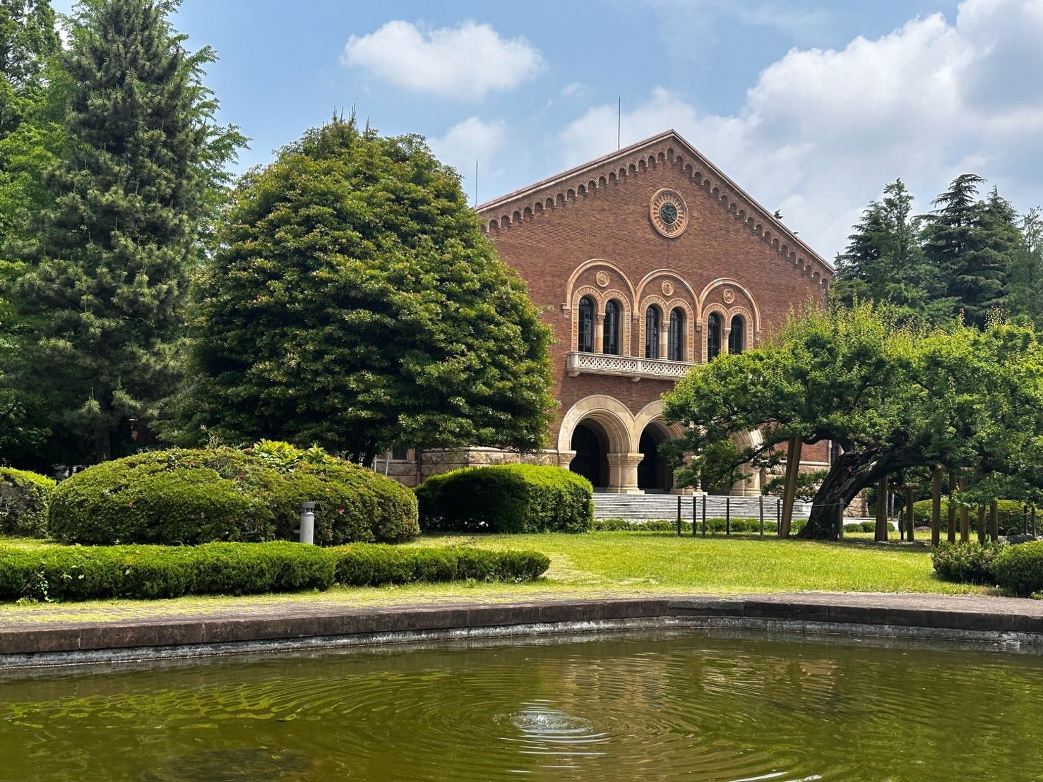 一橋大学